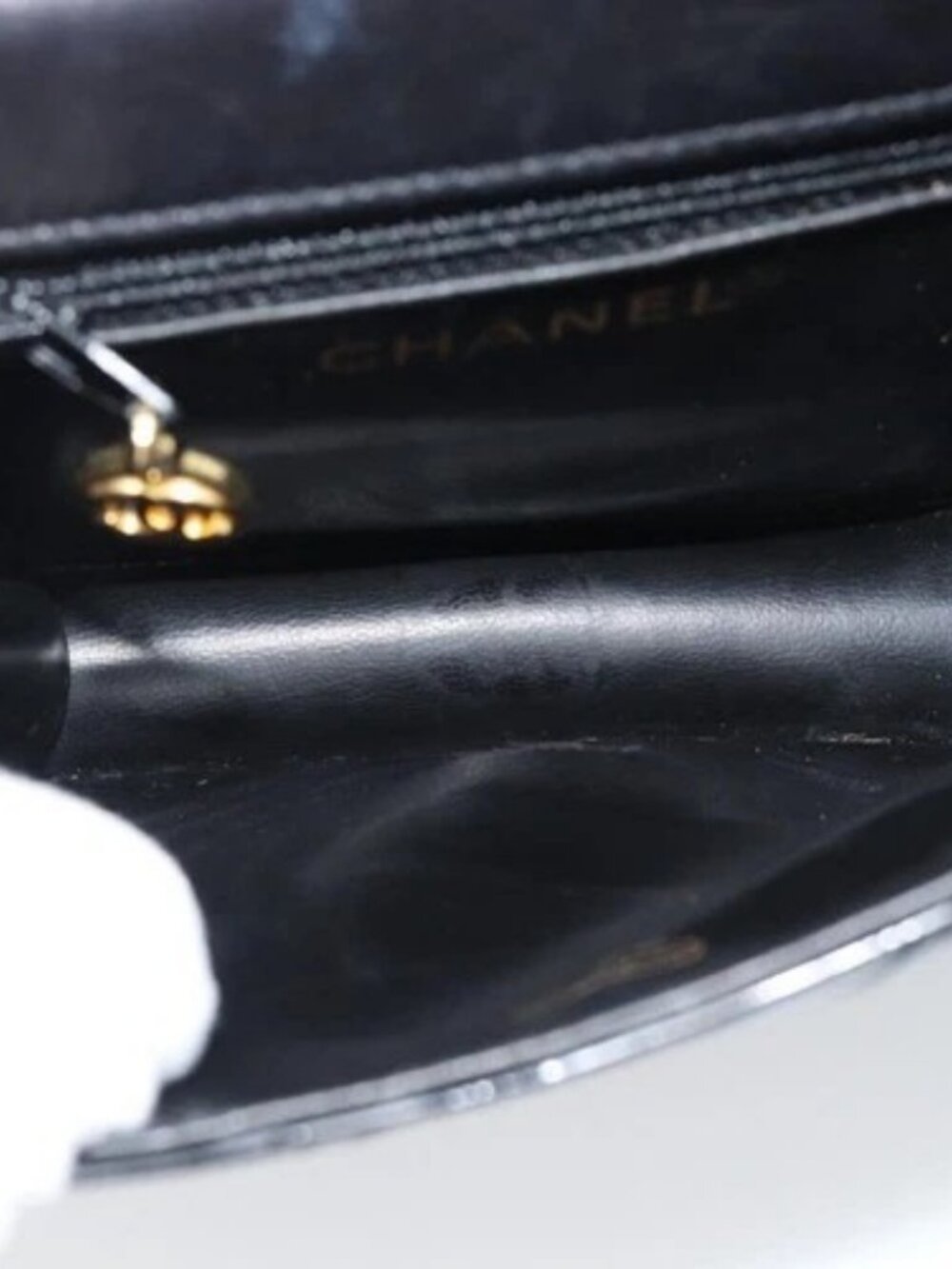 CHANEL V Stitch Waist bag Patent leather Black Gold CC Auth bs18829 - Picture 13 of 16